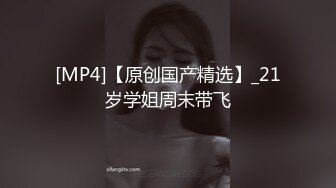 轻熟女美少妇一个在家自慰掰穴，粉红逼逼鲜嫩多汁，淫水不好特写粉鲍鱼