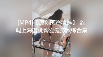 两个大白奶子，揉捏晃动好软，掰开骚穴特写，手指揉搓出白浆