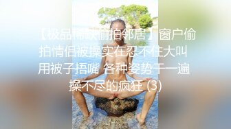 大学生情侣镜头前赚外快，颜值高身材好小哥又很骚，舔逼真淫荡，玩着奶子草着逼无套抽插，浪荡呻吟好骚内射